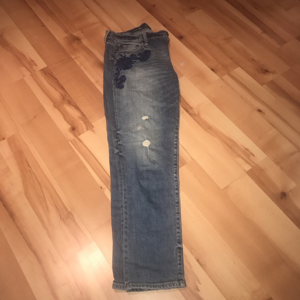 NWOT GAP distressed embroidered jeans